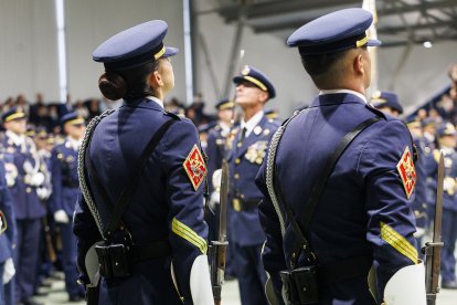 Jura de bandera de la Academia Básica del Aire por la Virgen del Loreto.