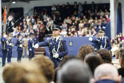 Jura de bandera de la Academia Básica del Aire por la Virgen del Loreto.