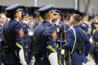 Jura de bandera de la Academia Básica del Aire por la Virgen del Loreto.