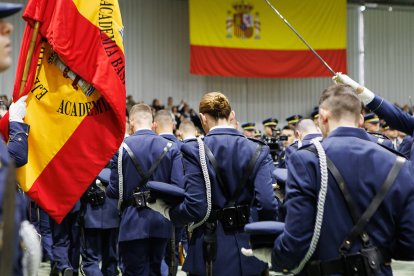 Jura de bandera de la Academia Básica del Aire por la Virgen del Loreto.