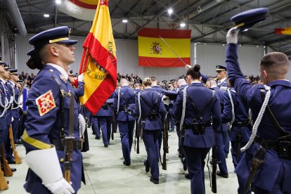 Jura de bandera de la Academia Básica del Aire por la Virgen del Loreto.