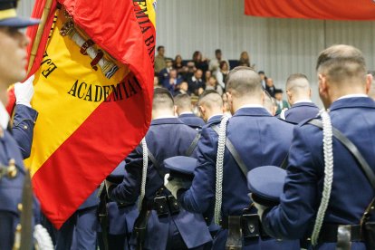 Jura de bandera de la Academia Básica del Aire por la Virgen del Loreto.