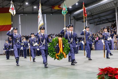 Jura de bandera de la Academia Básica del Aire por la Virgen del Loreto.