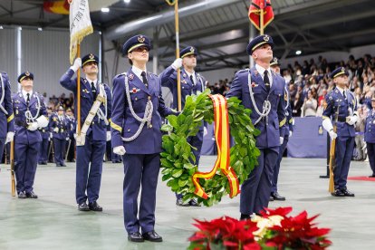 Jura de bandera de la Academia Básica del Aire por la Virgen del Loreto.