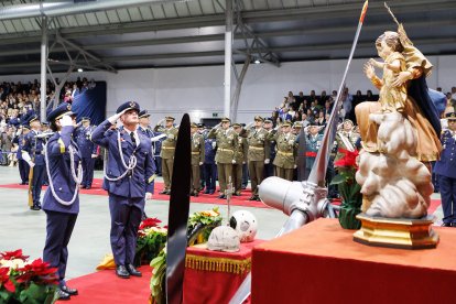 Jura de bandera de la Academia Básica del Aire por la Virgen del Loreto.