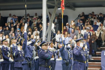 Jura de bandera de la Academia Básica del Aire por la Virgen del Loreto.