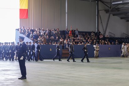 Jura de bandera de la Academia Básica del Aire por la Virgen del Loreto.
