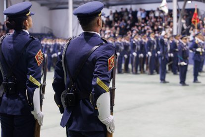 Jura de bandera de la Academia Básica del Aire por la Virgen del Loreto.