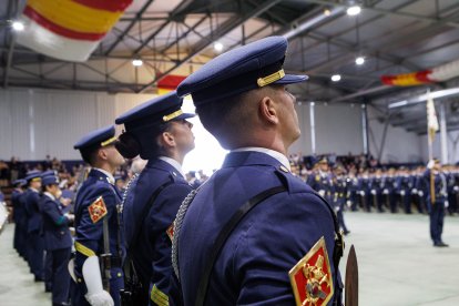 Jura de bandera de la Academia Básica del Aire por la Virgen del Loreto.