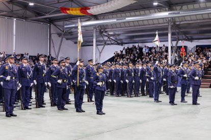 Jura de bandera de la Academia Básica del Aire por la Virgen del Loreto.