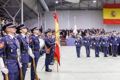 Jura de bandera de la Academia Básica del Aire por la Virgen del Loreto.