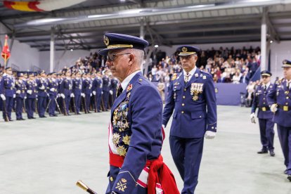 Jura de bandera de la Academia Básica del Aire por la Virgen del Loreto.