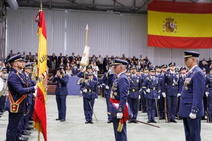 Jura de bandera de la Academia Básica del Aire por la Virgen del Loreto.