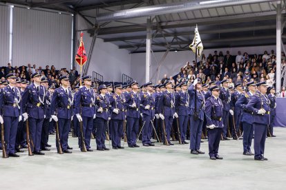 Jura de bandera de la Academia Básica del Aire por la Virgen del Loreto.