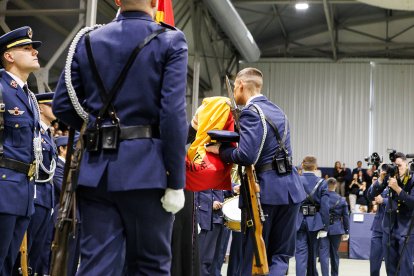 Jura de bandera de la Academia Básica del Aire por la Virgen del Loreto.