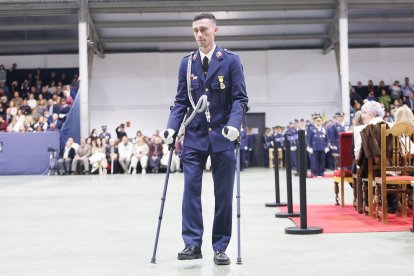 Jura de bandera de la Academia Básica del Aire por la Virgen del Loreto.