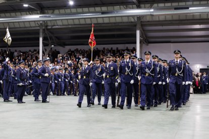 Jura de bandera de la Academia Básica del Aire por la Virgen del Loreto.