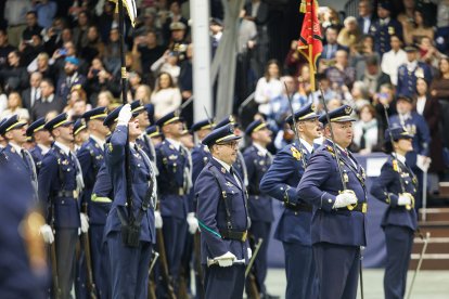 Jura de bandera de la Academia Básica del Aire por la Virgen del Loreto.
