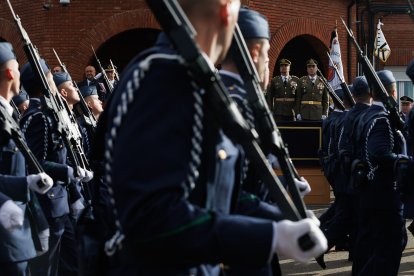 Jura de bandera de la Academia Básica del Aire por la Virgen del Loreto.