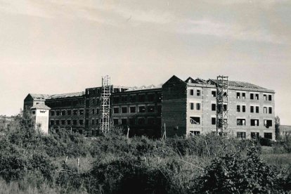 Construcción del colegio Sagrado Corazón Jesuitas de León.