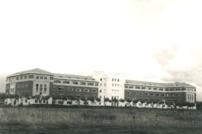 Construcción del colegio Sagrado Corazón Jesuitas de León.