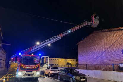 Bomberos en el Ceip Trepalio