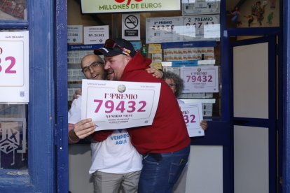 Alegría la en administración de lotería de La Pola de Gordón.