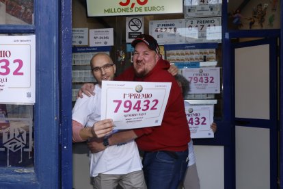 Alegría la en administración de lotería de La Pola de Gordón.