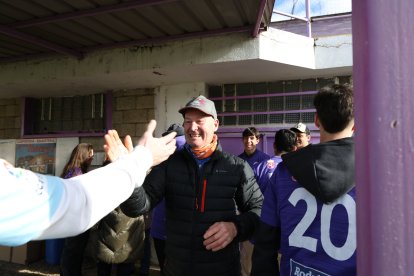 La alegría de jugadores, técnicos y directivos del FC La Bañeza.
