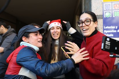 El premio Gordo llena de alegría las calles de La Bañeza