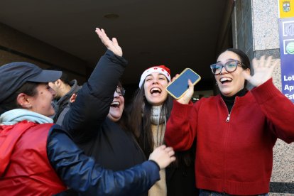 El premio Gordo llena de alegría las calles de La Bañeza