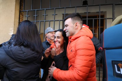 El premio Gordo llena de alegría las calles de La Bañeza