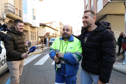 El premio Gordo llena de alegría las calles de La Bañeza