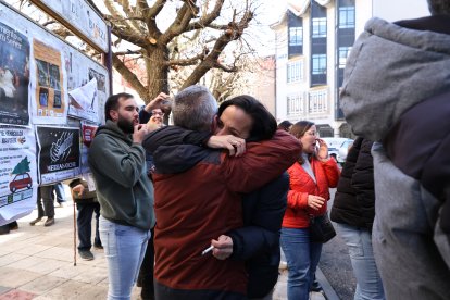 El premio Gordo llena de alegría las calles de La Bañeza.