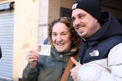 El premio Gordo llena de alegría las calles de La Bañeza.