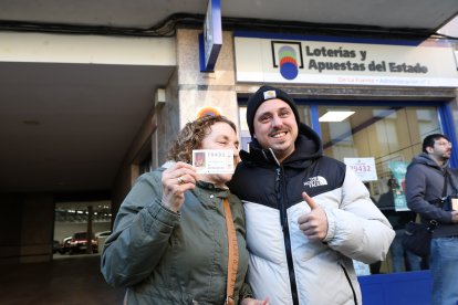 El premio Gordo llena de alegría las calles de La Bañeza.