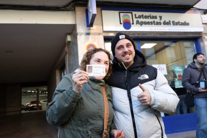 El premio Gordo llena de alegría las calles de La Bañeza.