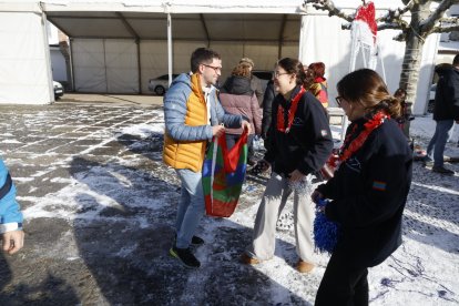 Villamanín festeja los 35 millones repartidos por la comisión de fiestas.