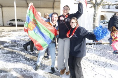 Villamanín festeja los 35 millones repartidos por la comisión de fiestas.