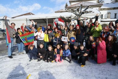 Villamanín festeja los 35 millones repartidos por la comisión de fiestas.