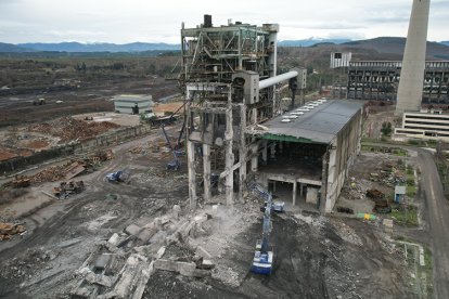 Las estructuras de la central ya están desnudas.