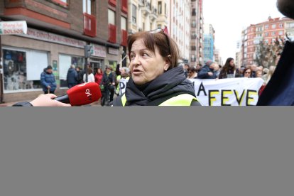Los leoneses se vuelven a echar a la calle para reclamar el regreso del tren de Feve al centro de León.