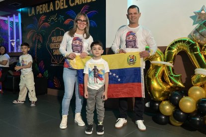 La comunidad venezolana de León recibe con alegría las noticias de Venezuela.