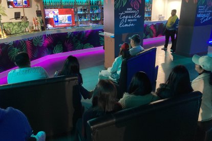 La comunidad venezolana de León recibe con alegría las noticias de Venezuela.