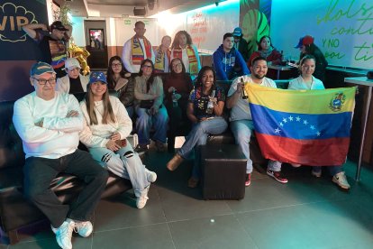 La comunidad venezolana de León recibe con alegría las noticias de Venezuela.