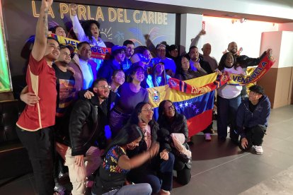 La comunidad venezolana de León recibe con alegría las noticias de Venezuela.