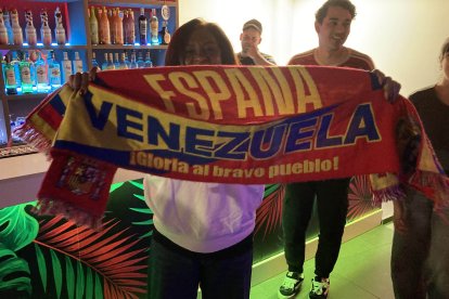 La comunidad venezolana de León recibe con alegría las noticias de Venezuela.