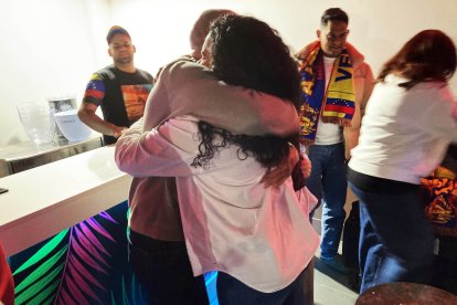 La comunidad venezolana de León recibe con alegría las noticias de Venezuela.