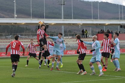 Los jugadores de la Ponferradina no dieron una alegría a su fiel afición en el comienzo competitivo del año 2026.