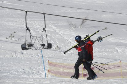Dos esquiadores en San Isidro